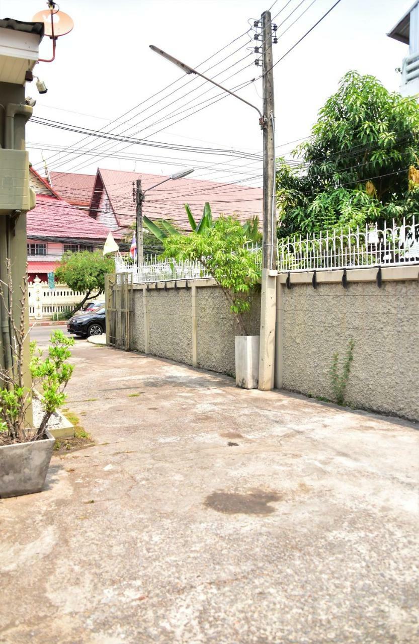 Baan Rare Guesthouse Udon Thani Exterior foto